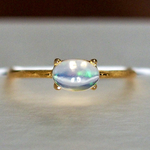 秋冬ギフトに* 受注 エチオピア産天然オパールのマット仕上げ細身リング オパール 指輪 シンプル 小ぶり 小さめ 大人め きれいめ 上品 華奢 ギフト ラッピング オーバル 6×4 18KGP