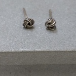 シルバー小さな渦巻きピアス