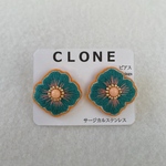 【Manon 】 オレンジ珊瑚ビーズのお花ピアス