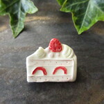 苺のショートケーキブローチ(陶器)