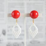再販◇レッド＆ホワイト＊ドットがおしゃれなレトロ風ピアス（イヤリングに変更可）軽量