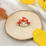 【まつげねこシリーズ】きのこねこブローチ　赤きのこ×キジ白