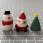 ミニチュア　お座りサンタさんと雪だるまとツリー