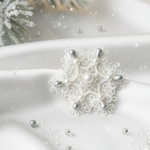 ＜ブローチ＞タティングレース★ビーズ刺繍（ホワイト/上品/冬ブローチ/ホワイトクリスマス/雪/結晶）