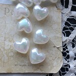 【2粒】17×19mm/オーロラパールホワイト/ぷっくりハートビーズ