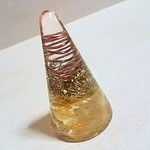 ミニ円錐形のオルゴナイト。シトリン