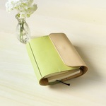 【数量限定感謝セール】【A6サイズノートも挟める】優しい和の色合いうぐいす色　たっぷり挟める柔らかい風合いが優しいシュリンクレザーのフラップタイプミニ6システム手帳