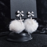 [2色展開] 聖夜のふわふわピアス/ ファー 白 黒 地雷 メンヘラ 病みかわ やみかわ オタク リボン 量産 14G 軟骨  シルバー かっこいい おしゃれ シンプル ゴシック ゴスロリ イヤリング