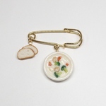 クリームシチューブローチ