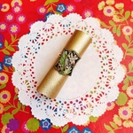 花とスワロフスキーのヴィンテージ風リング