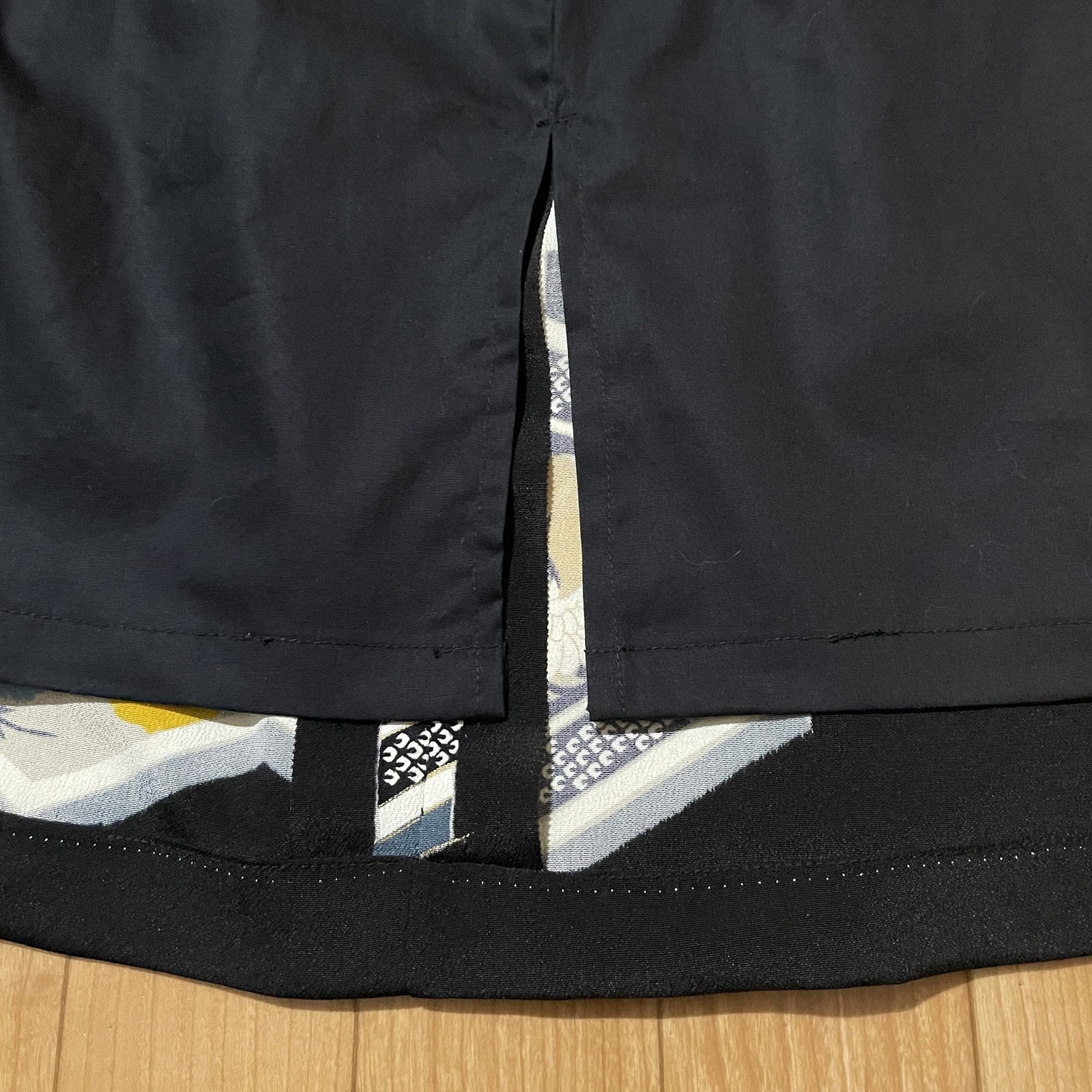 黒留袖リメイクのワンピース 〜亀甲に鶴や豪華な花が描かれたデザイン〜　ヘアバンド付き