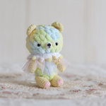 ピスタチオの森でひと休みするやさしい友＊約11cm カラフル ファンシー モコモコクマさんのあみぐるみ グリーン