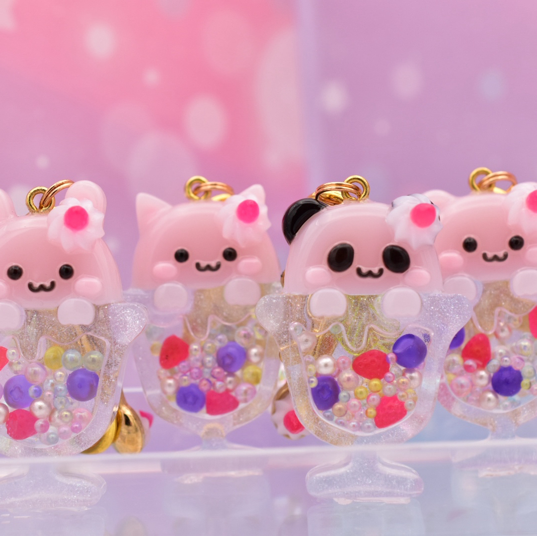 訳あり》ねこちゃんのいちごアイスパフェ シェイカーキーホルダー
