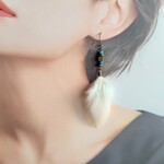ホワイトフェザーのネイティブエスニックピアスorイヤリング