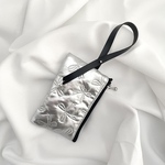 在庫処分価格！リボン柄のチャームポーチ｜小物収納に便利｜バッグチャームにもなるミニポーチ｜シルバー｜キルティング素材