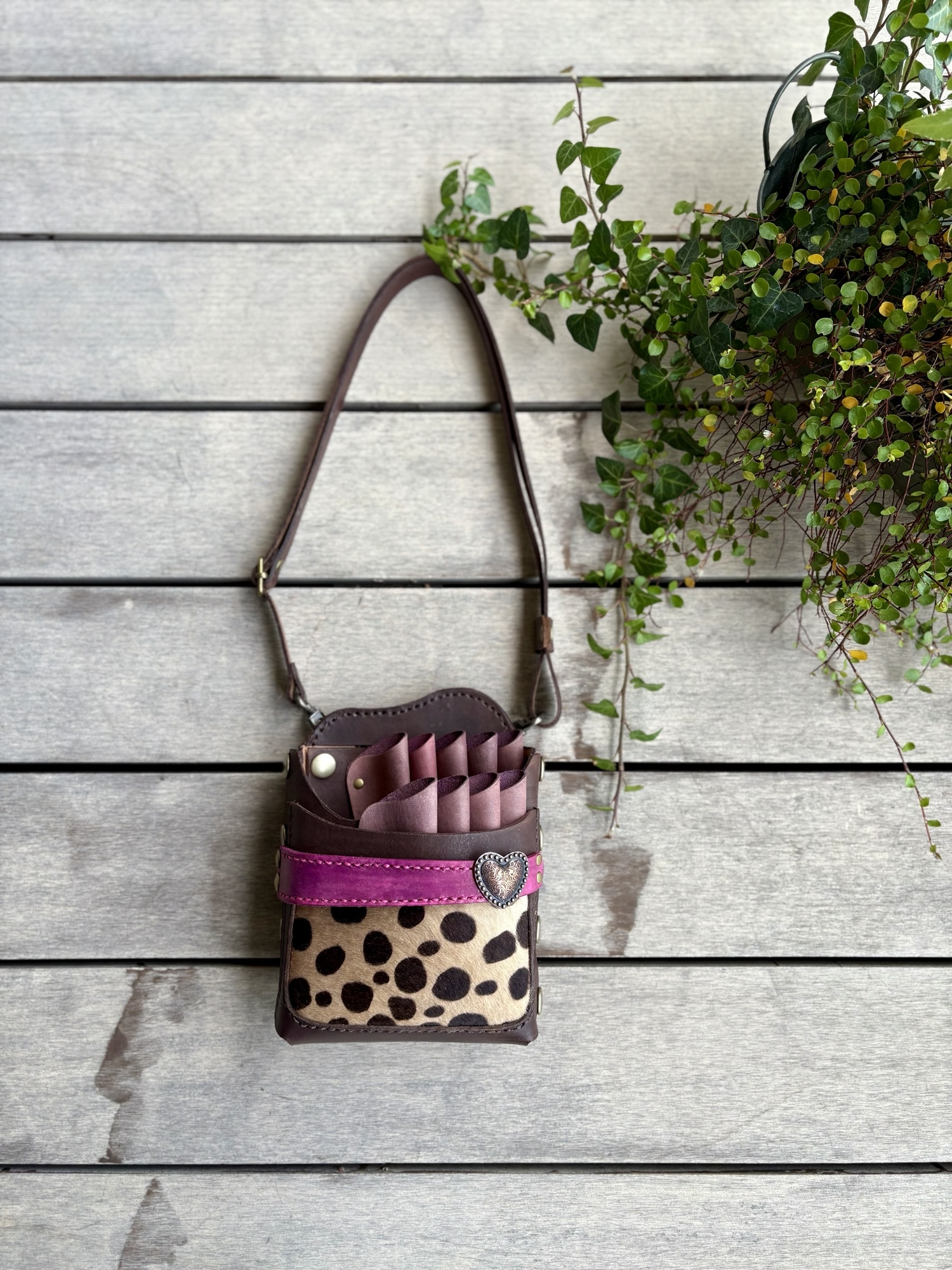 ヌメ革ナチュラルローズ型押しの大人可愛いシザーケース - coocs works