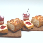 hand:made:ミニチュア：ドールハウス：再販：デニッシュ食パン：苺ジャム