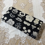 長財布　北欧風花と木(黒地)
