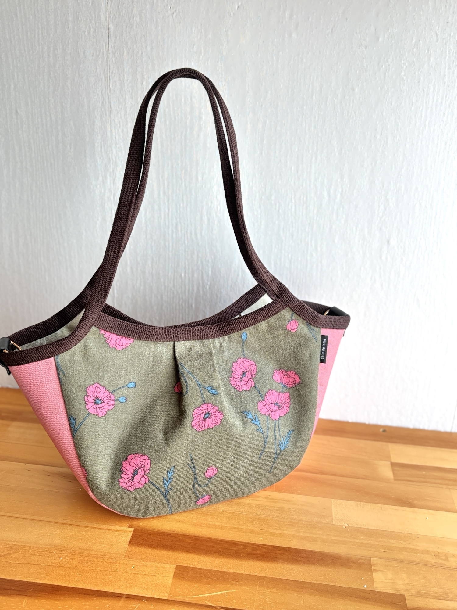 マチありグラニーバッグ*カーキ×ピンク*北欧フラワー柄*トート マチありグラニーバッグ*カーキ×ピンク*北欧フラワー柄*トート