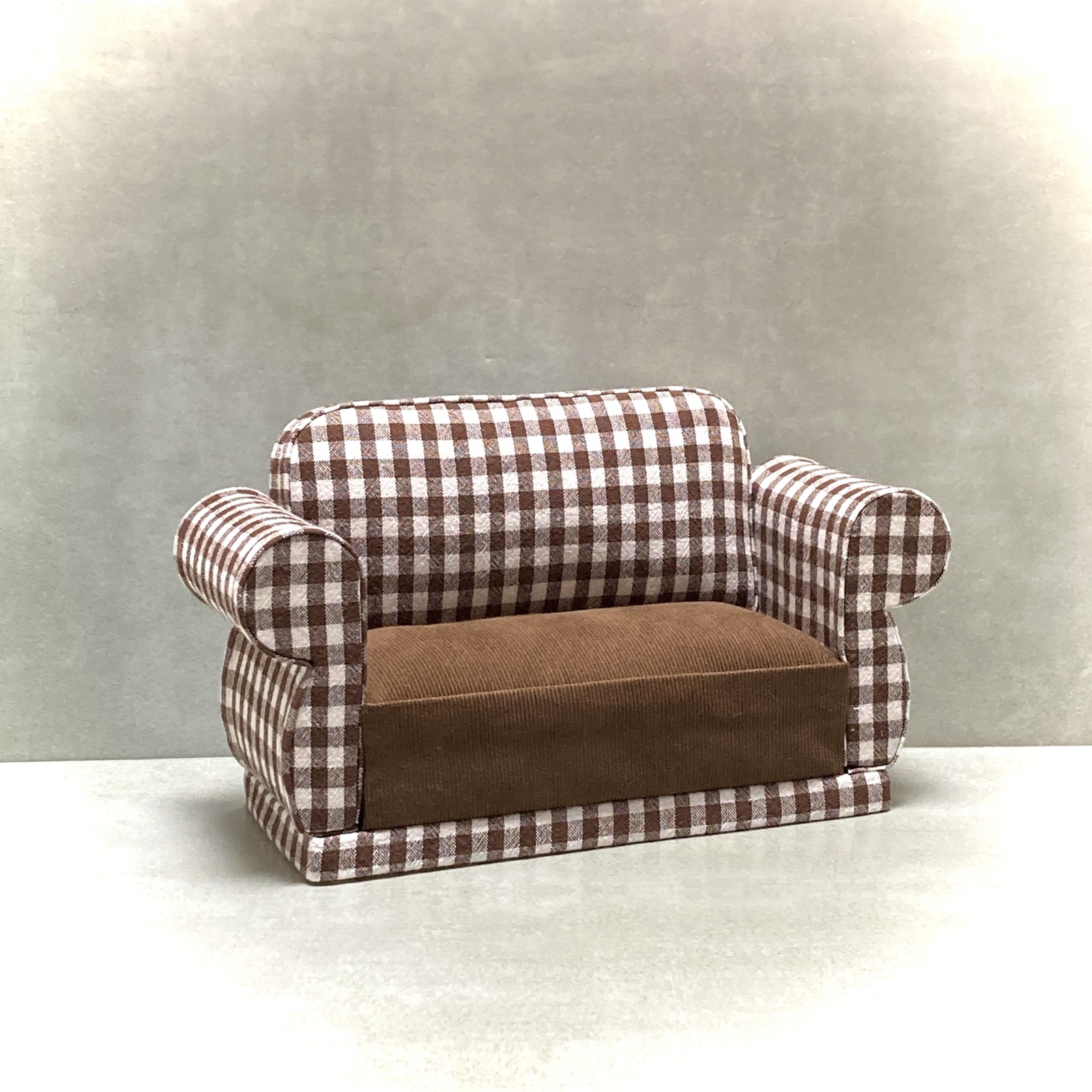 ブライス　リカちゃん　ドルフィー　ドール用　ミニチュアソファー出品参考画像 DIY】リカちゃんサイズのミニチュアソファを作ってみた | 舞台裏の