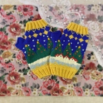 手編みのハンドウォーマー 聖夜の家々の柄（黄色）