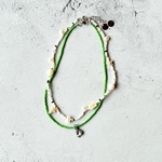 グリーンvintage beads×ステンレスhorseチャーム　シンプルネックレス　カラフル　緑　重ね付け
