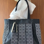 【新色】【受注生産】倉敷畳縁シンプル大きめA4グラニートート(モノクロいしだたみ)