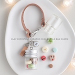 ③粘土のクリスマスマカロンミニボトルバッグチャーム(イニシャルチャーム付き)