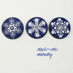 【受注制作】雪の結晶の手刺繍のブローチ