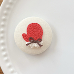 刺繍くるみボタン（ヘアゴム/ブローチ）