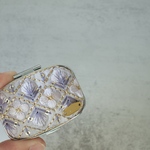 インド刺繍リボン　刺繍リボン　ピルケース　ミニケース　パープル　ライラック　ラベンダー色　贈り物　ギフト　プチギフト　プレゼント　アクセサリーケース　手のひらサイズのケース