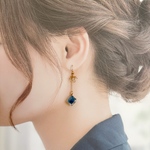 お花を閉じ込めたゆらゆらキューブピアス/イヤリング＊ブルー　青
