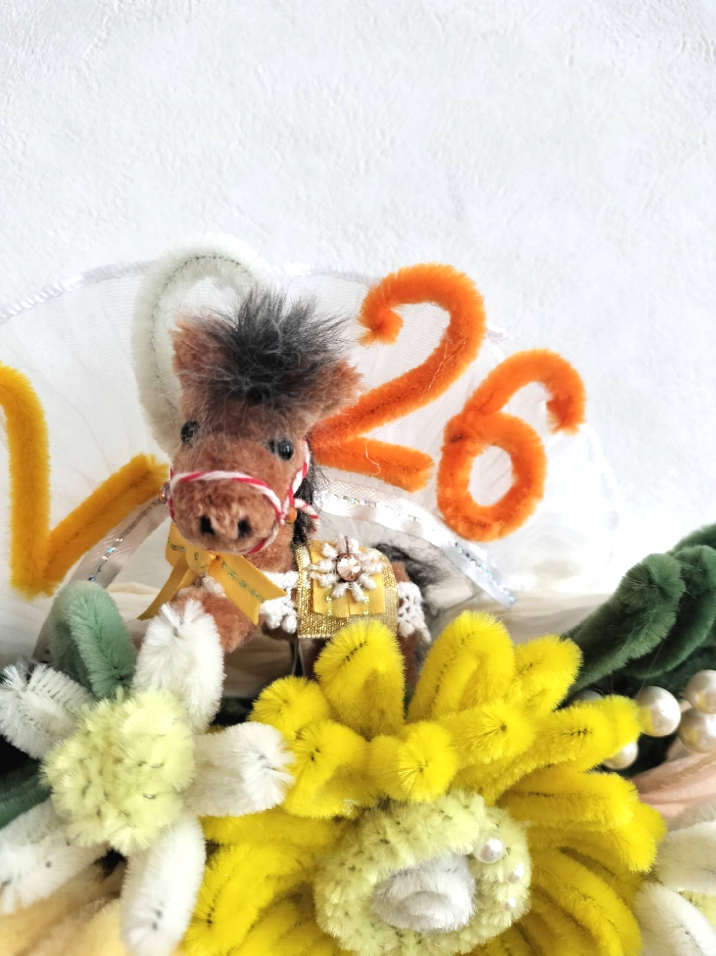 2026年＊干支の馬＊取り外せる飾りつきふわふわモールアートのしめ縄