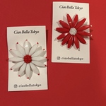 チェコガラスのお花ブローチレッドandホワイト