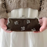 【再販】かすみ草の手刺繍ペンポーチ