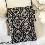 《new》🥀インド刺繍スマホポシェット　インド刺繍サコッシュ　インド刺繍ポーチ　インド刺繍ポシェット　タッセル付き　　＊ショルダー紐ははワックスコード又はチェーンをお選び下さい。