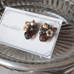 ベリー色のブーケピアス