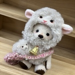 ハンドメイド　ますます寒くなってきたね🥶自分の羊毛で編んだのかな？ニットポシェットをさげたひつじコスチュームテディベア風クマさん🧸ぬいぐるみ