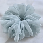 シフォンシュシュ　大きめ　15cm　くすみ薄ブルー　薄サックスブルー　水色　ふんわり　やわらか　上品　エレガント　オフィス　ニュアンスカラー　シースルー　透明感
