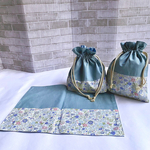 【送料無料】入園入学　袋物＋ランチョンマット3点セット〔くすみブルー×花柄〕フリルなし　フリルあり　給食袋　お弁当袋　ランチョンマット　くすみ色　2段切り替え