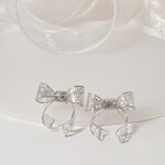 リボン　ピアス　アメリカンフラワー　ディップフラワー　スタッドピアス　キラキラ　ラメ　クリスマス　アクセサリー
