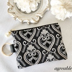 《new》🥀インド刺繍ポーチ　インド刺繍　コスメポーチ　マルチポーチ　ポーチ　ギフト　カラビナ付き　タッセル付き　Mサイズ  フェイクレザー