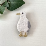 アホウドリの刺繍ブローチ