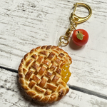 《受注生産》食べかけアップルパイのキーホルダー　フェイクスイーツ