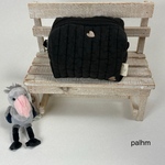 かわいいイブルのスクエアポーチ（オリジナルブラック＆ライトベージュ）