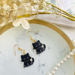 ちょこんと座る　黒猫のワンポイントピアス（イヤリング）【No.562】