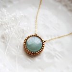 ３月誕生石/グリーン系アクアマリン/roundカボションのビーズラップネックレス/アンティークゴールドカラー