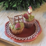 クリスマスカップケーキペア🧁サンタクロース　雪降る窓辺　1️⃣