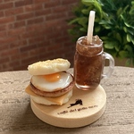 ミニチュアフード　＊ソーセージマフィンとコーラのランチ