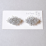 シュークリップ　アクセサリークリップ　パール　ビジュー　靴クリップ　クリーム色　白　ビジュークリップ　カボション　ビーズ　靴飾り　２個（１足分）　ゴールド　お呼ばれ　発表会　ベージュ　淡色　ヘアゴム